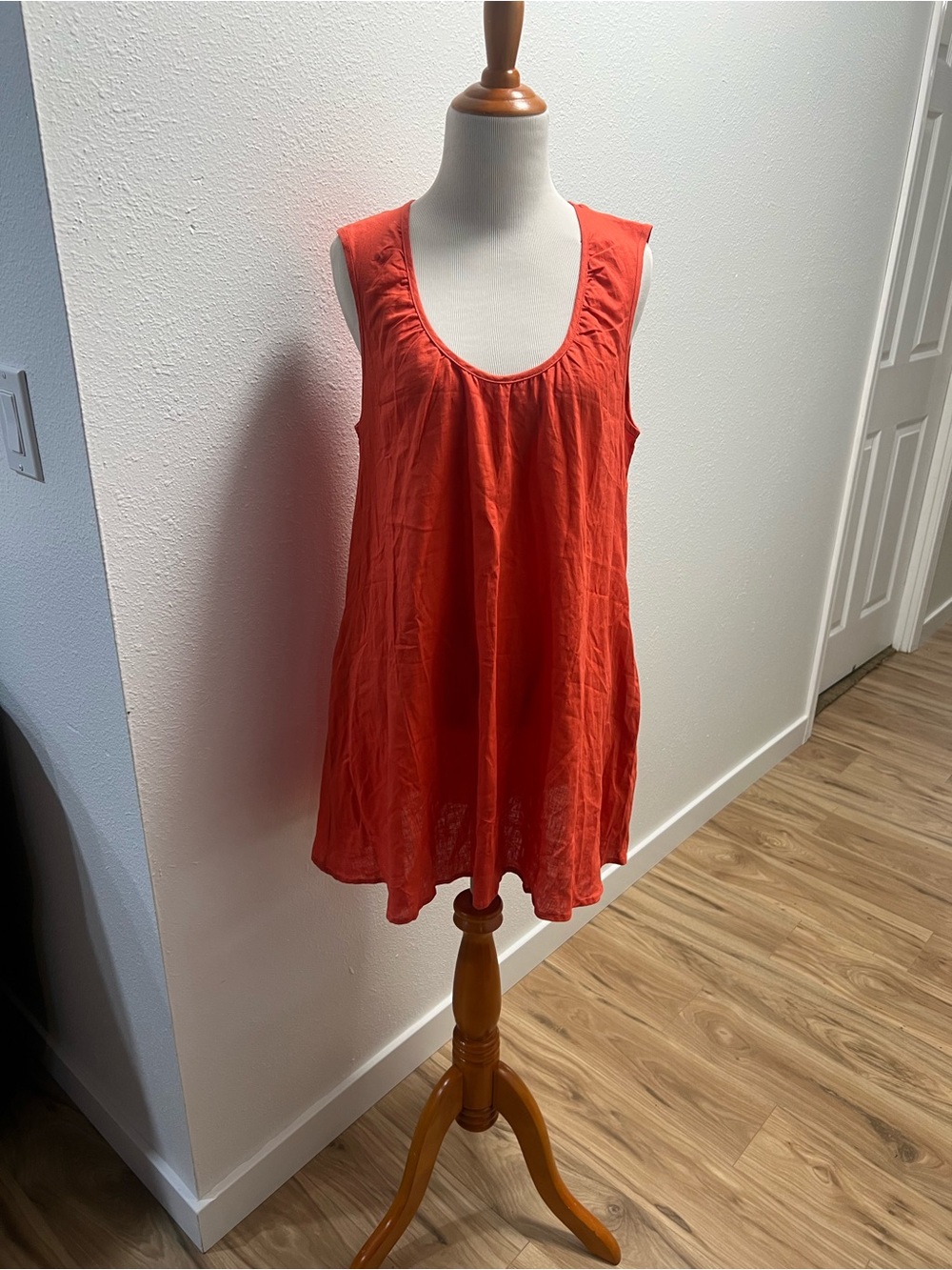 Women's Sleeveless Scoop Neck Tunic Top - Red